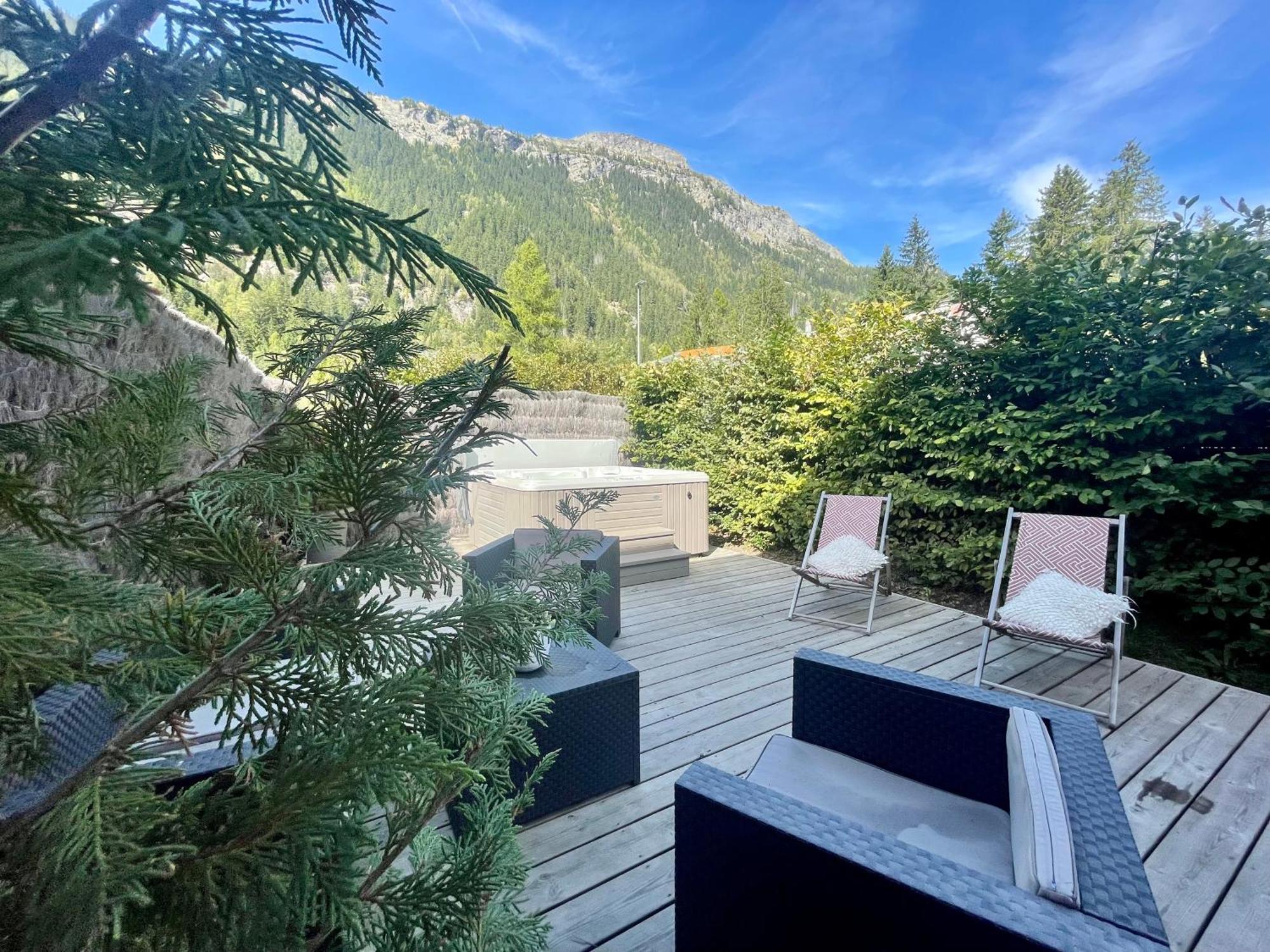 Chalet Le Petit Nicolas, Jacuzzi, Vue Mont Blanc Chamonix Exterior foto